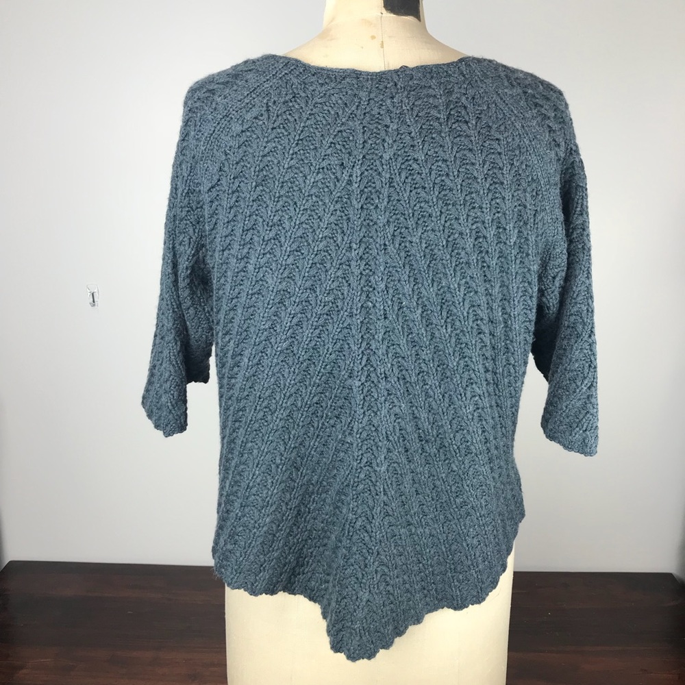 Tahari Grey Knitted Cape Sweater Women's Size Small Fall Winterwear - Picture 4 of 9
